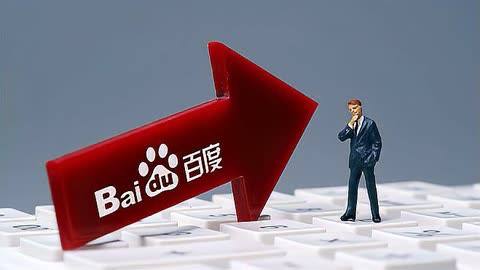 成都一车辆起火多人救援打不开门